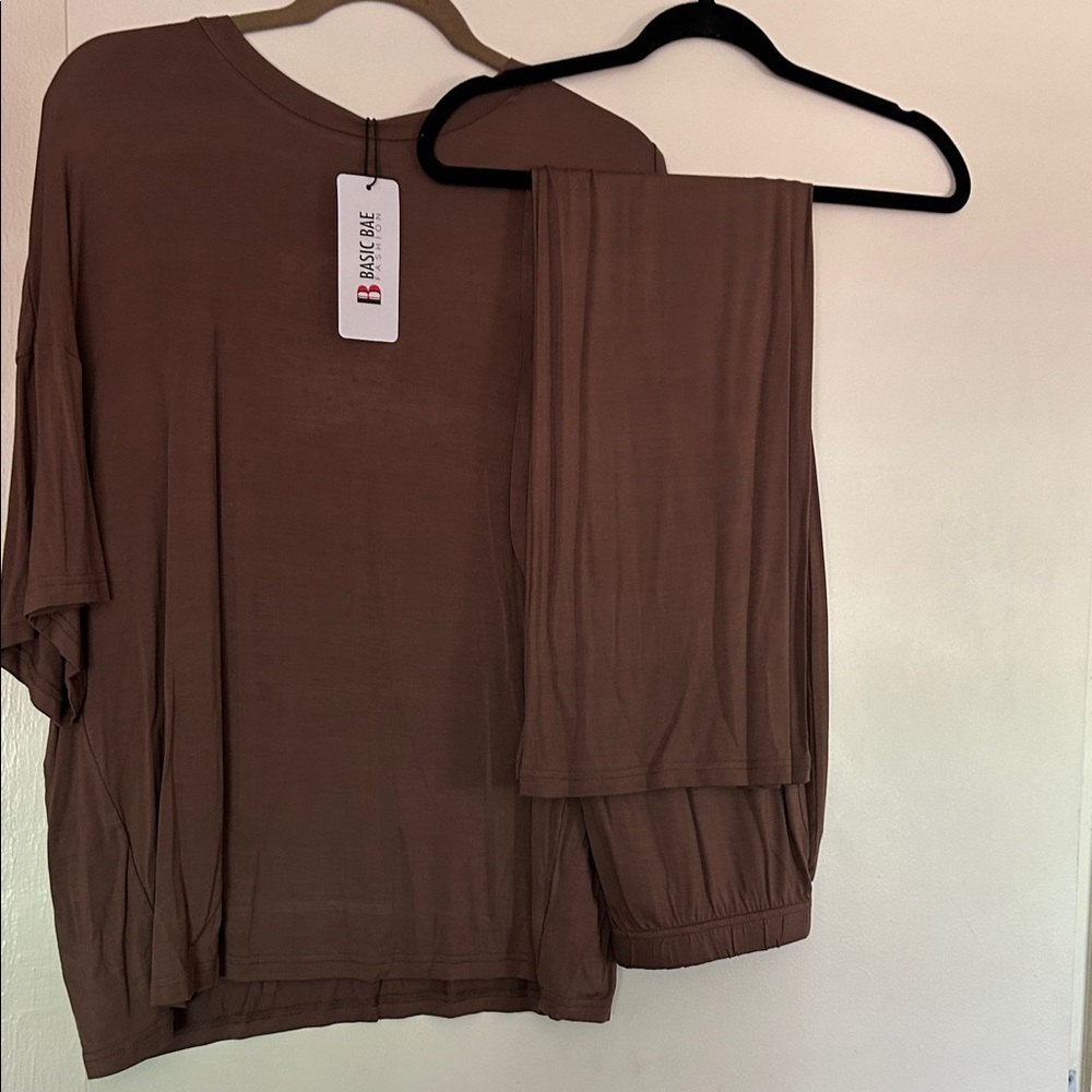 Base Bae two piece set, New